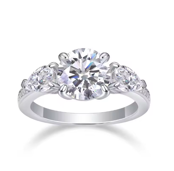 Three-Stone Moissanite Ring in 925 Sterling Silver – Sparkling Engagement & Anniversary Ring